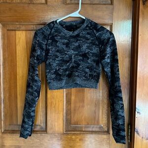 GymShark Black Longsleeve Camouflage Cropped Workout Top Size Medium